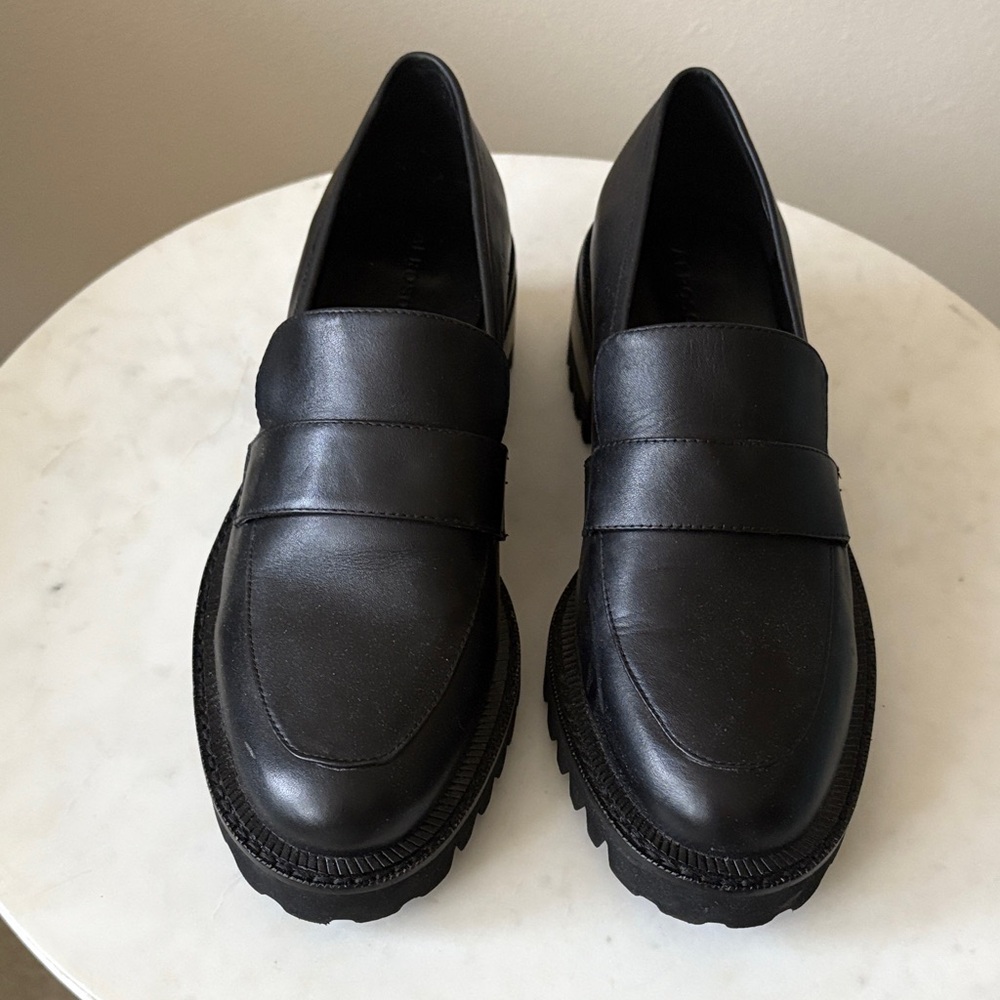 AEROSOLES Sleek Black Leather  Loafers